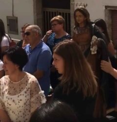 Piccolo-borgo-di-Cerreta–Processione-in-onore-della-Madonna-Vallisbona