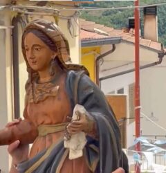 Madonna-di-Vallisbona—Piccolo-borgo-di-Cerreto